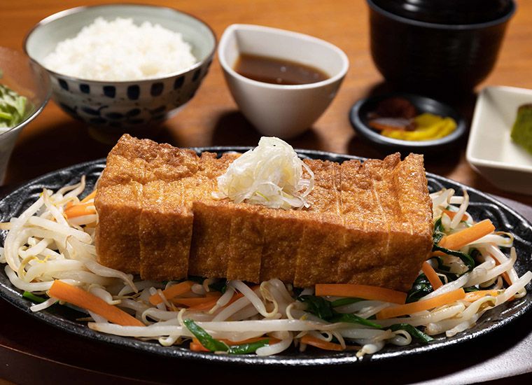 カナカン伝統の豆腐ステーキ定食